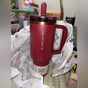 ✨🍷 Stanley 40oz Flip Straw Tumbler – Gold Pomegranate – Hard to Find